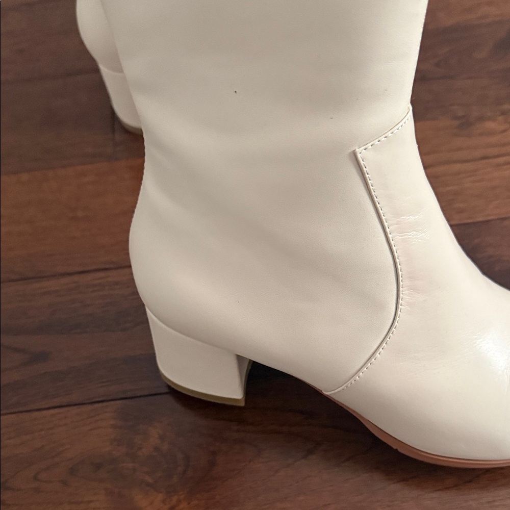 BN Women's Knee High Cream Leather Boots with Pointed Toe - Picture 5 of 8